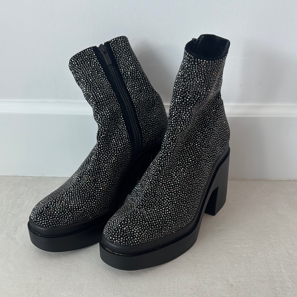 Black Heeled Ankle Boots with Chunky Heel